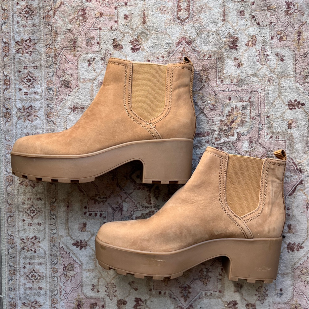Zodiac size 9 leather boots (NWOT)